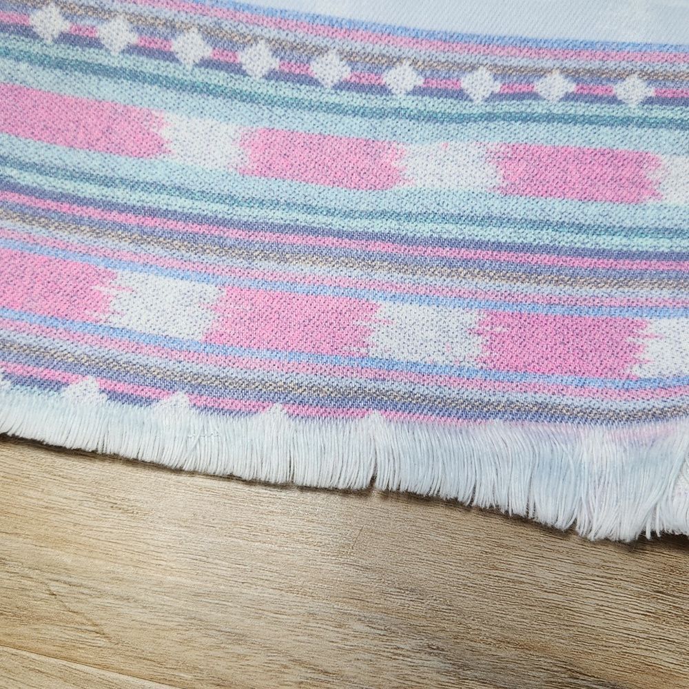 🔹️American Eagle Pink & Blue Aztec Print Raw Hem Shorts Size 4 - Picture 8 of 11